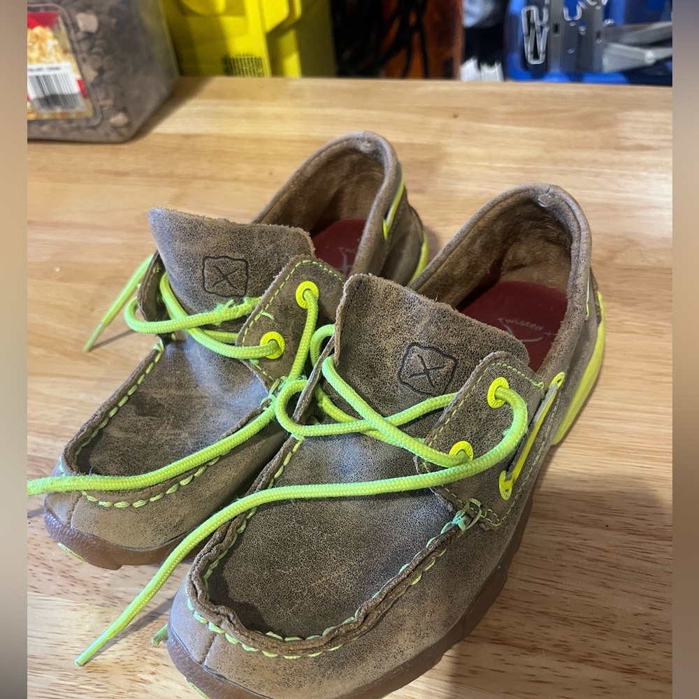 Youth size 2.5 twisted X shoes